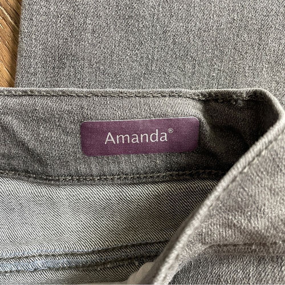 Gloria Vanderbilt Amanda Grey Gray Ankle Cropped Jeans with Distressed Hem 6 - Picture 3 of 7